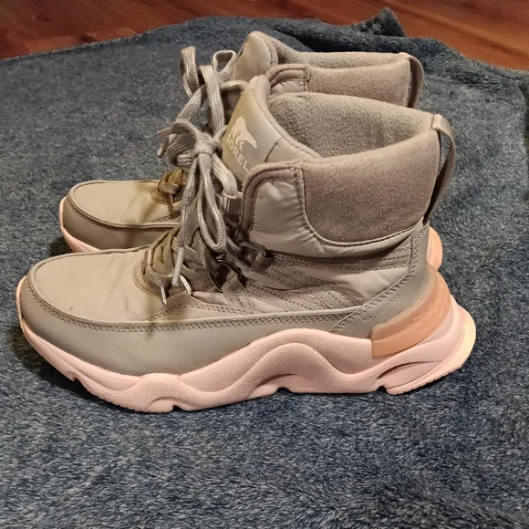 Sorel Women's Gray and Pink Winter Boots - Picture 1 of 5